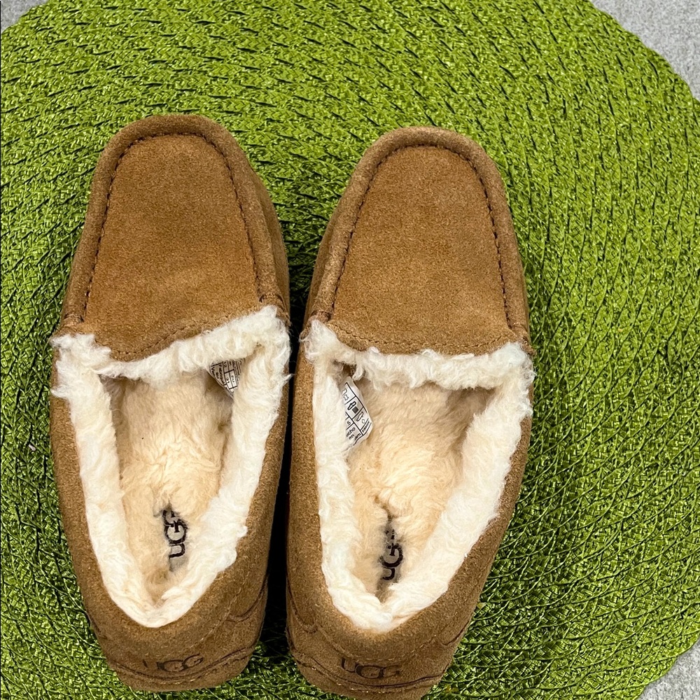 Children’s size 13 Ascot style UGG Brown Suede Slippers